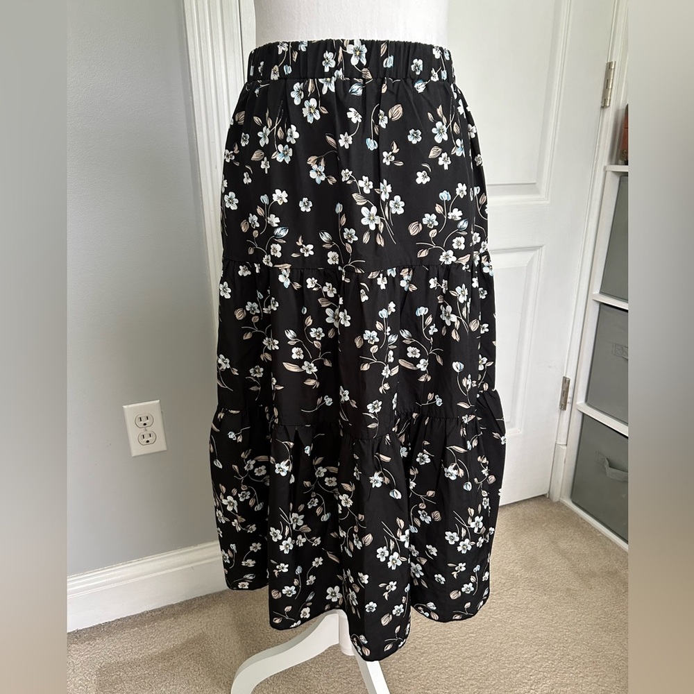 SHEIN Black Floral Midi Skirt Size Small with Elastic Waistband